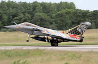 143 @ LFRJ - landing at Landivisiau