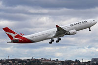 VH-QPI @ YSSY - away to AKL - by Bill Mallinson