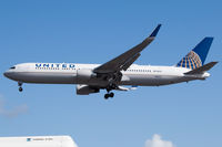N665UA @ EGLL - Landing RWY 27R - by Dominic Hall