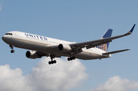 N677UA @ EGLL - Landing RWY 27R - by Dominic Hall
