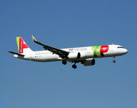 CS-TJN @ EKCH - CS-TJN (ex- OY-PAF) landing rw 04L