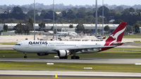 VH-EBL @ YPPH - Airbus A330-203. Qantas VH-EBL braking Rwy 21 YPPH 300819.