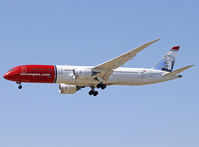 LN-LNV @ LEBL - Landing rwy 25R - by Shunn311