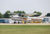 N9076C @ KOSH - Cessna R182