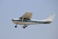 N71262 @ KOSH - Cessna 182M