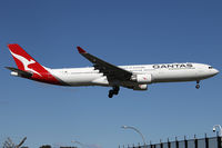 VH-QPH @ YSSY - finals to 2-5 - by Bill Mallinson