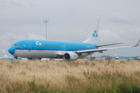 PH-BXR @ EHAM - ----- - by Kevin K