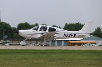 N32FW @ KOSH - Cirrus SR20