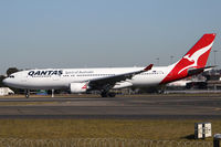 VH-EBR @ YSSY - taxi to 3-4R - by Bill Mallinson