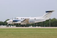 N6182A @ KOSH - Beech B200