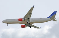 LN-RKS @ CPH - Copenhagen 19.9.2019.L/D R-04R - by leo larsen
