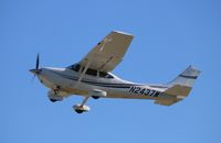 N2437W @ KOSH - Cessna 182S