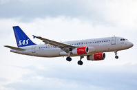 OY-KAS @ CPH - Copenhagen 13.6.2014 L/D R-30 - by leo larsen