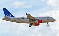 OY-KBR @ CPH - Copenhagen 24.6.2014 - by leo larsen