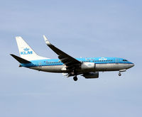 PH-BGU @ EKCH - PH-BGU landing rw 04L