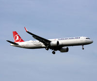 TC-LSH @ EKCH - TC-LSH landing rw 04L