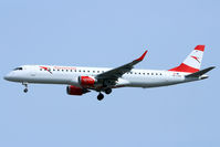 OE-LWG @ LIMC - Landing - by micka2b