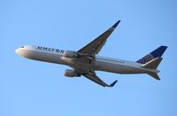 N672UA @ KORD - Boeing 767-322 - by Mark Pasqualino