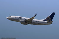N27733 @ KEWR - Boeing 737-724 - United Airlines  C/N 28800, N27733