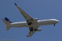 N655UA @ KEWR - Boeing 767-322/ER - United Airlines  C/N 25393, N655UA