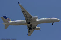 N17122 @ KEWR - Boeing 757-224 - United Airlines  C/N 27564, N17122 - by Dariusz Jezewski www.FotoDj.com