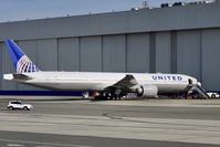 N2142U @ KSFO - SFO 2019.