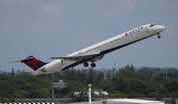 N942DL @ KFLL - Delta