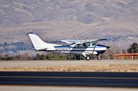N21557 @ KBOI - Take off run on 10R.