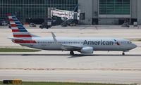 N968AN @ KMIA - American