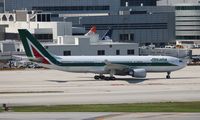 EI-EJO @ KMIA - MIA 2015 - by Florida Metal