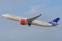 LN-RKU @ KLAX - lift-off of SAS A333 - by FerryPNL