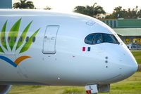 F-HMIL @ TFFR - close-up shot of the first officer
