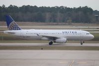 N485UA @ KIAH - Airbus A320-232