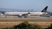 B-2032 @ KLAX - LAX spotting - by Florida Metal