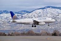 N814UA @ KBOI - Landing 10R.