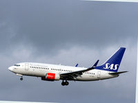 LN-RNU @ EKCH - LN-RNU landing rw 22L