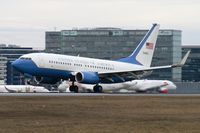 05-4613 @ LOWW - United States - Air Force C-40C Clipper (Boeing 737-700BBJ) - by Thomas Ramgraber