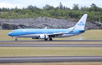 PH-BCH @ ESSA - RWY 01R - by wijken
