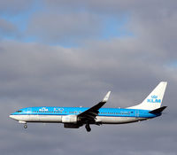 PH-BXG @ EKCH - PH-BXG landing w 22L
