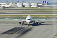 N845UA @ KSFO - Sky Terrace SFO 2020. - by Clayton Eddy