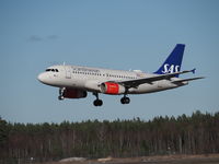 OY-KBT @ ESSA - SAS