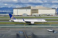 N512UA @ KSFO - Sky Terrace SFO 2020. - by Clayton Eddy