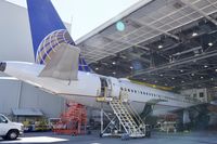 N425UA @ KSFO - Sky Terrace SFO 2020.