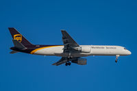 N405UP @ SNA - 757 on final at SNA - by Darryl Sato