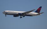 N139DL @ KLAX - LAX 2016 - by Florida Metal