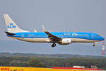 PH-BGB @ LOWW - Short finals - by Robert Kearney