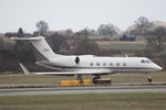 HI-1040 @ EGGW - Helldosa Aviations G-IV taxing for rwy 26 at LTN - by dave226688