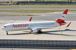 OE-LAE @ LOWW - Taxiing in after arrival - by Robert Kearney