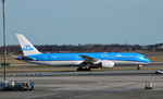 PH-BHN @ KJFK - Taxi to gate JFK