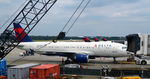 N333NW @ KATL - At the gate Atlanta - by Ronald Barker